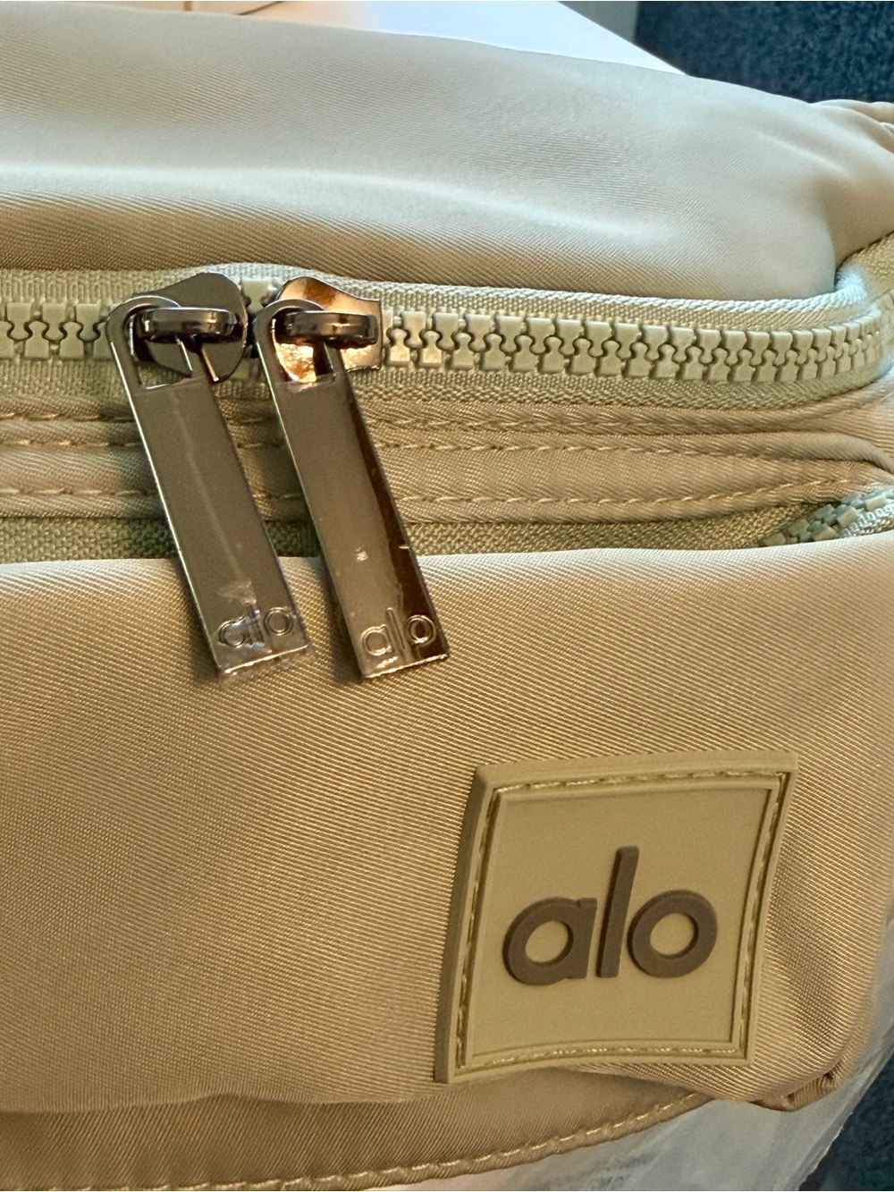 ALO Yoga Light Green Belt Bag / Fanny Pack - Picture 12 of 16